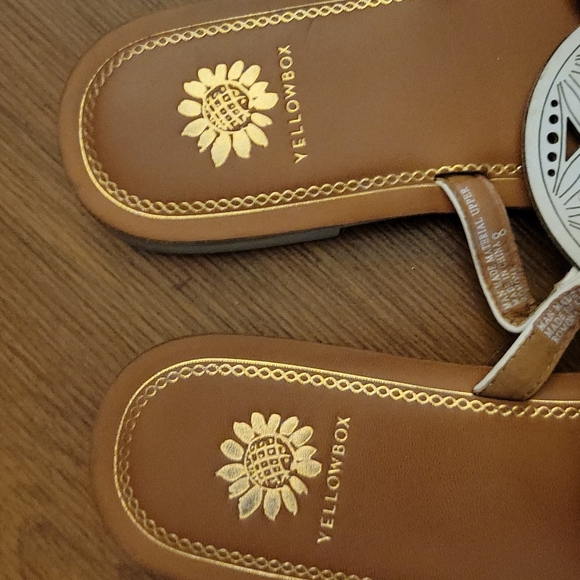 YELLOWBOX ROMONA white with gold  beaded sandals slides rubber soles SZ 8 EUC… - Picture 3 of 7